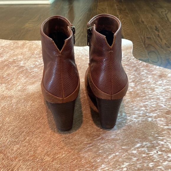 OTBT Dharma Leather Wedge Booties Ankle Boots Brown Patchwork Panel - Picture 3 of 5